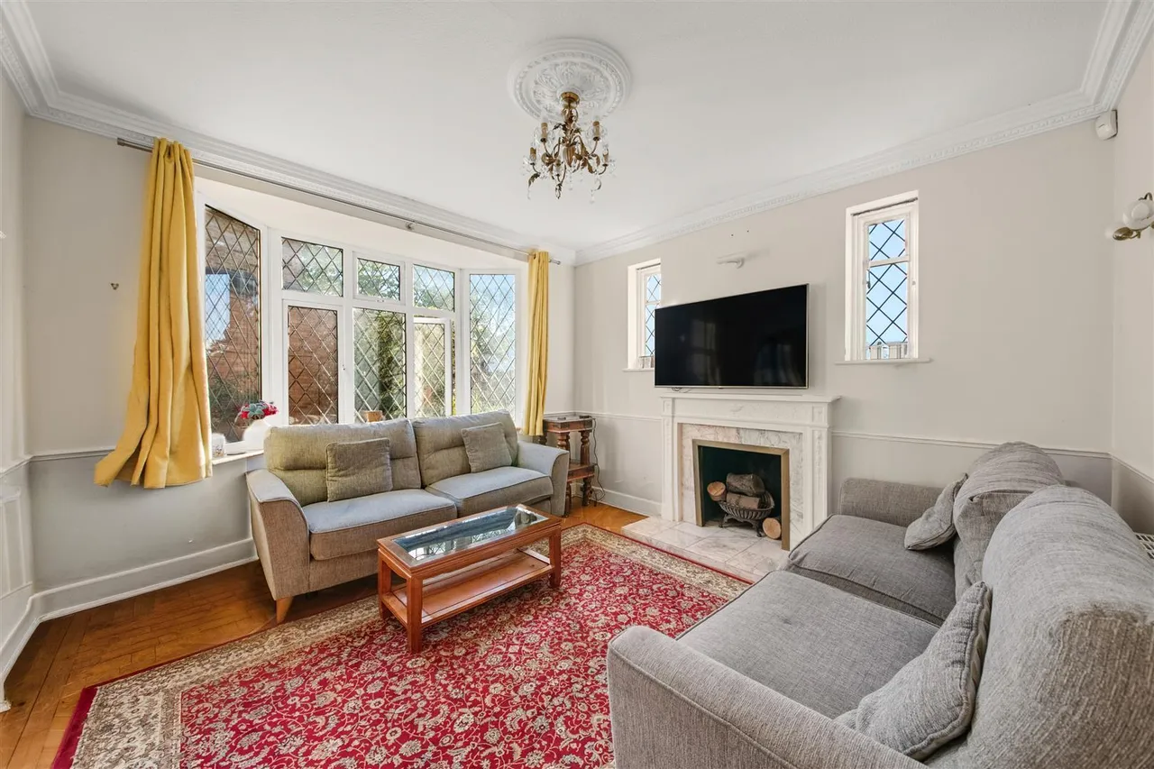Belmont Close, Uxbridge, photo 4