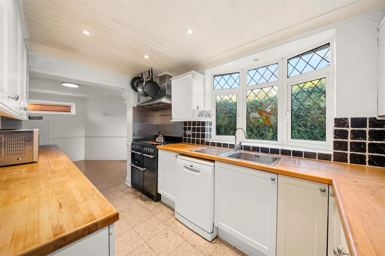 Belmont Close, Uxbridge, photo 10
