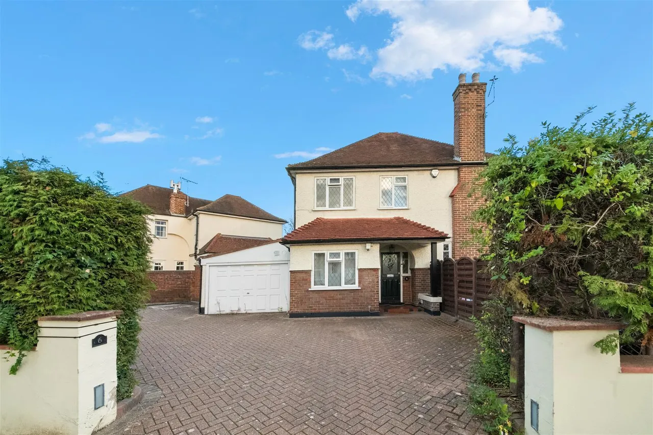 Belmont Close, Uxbridge, photo 11