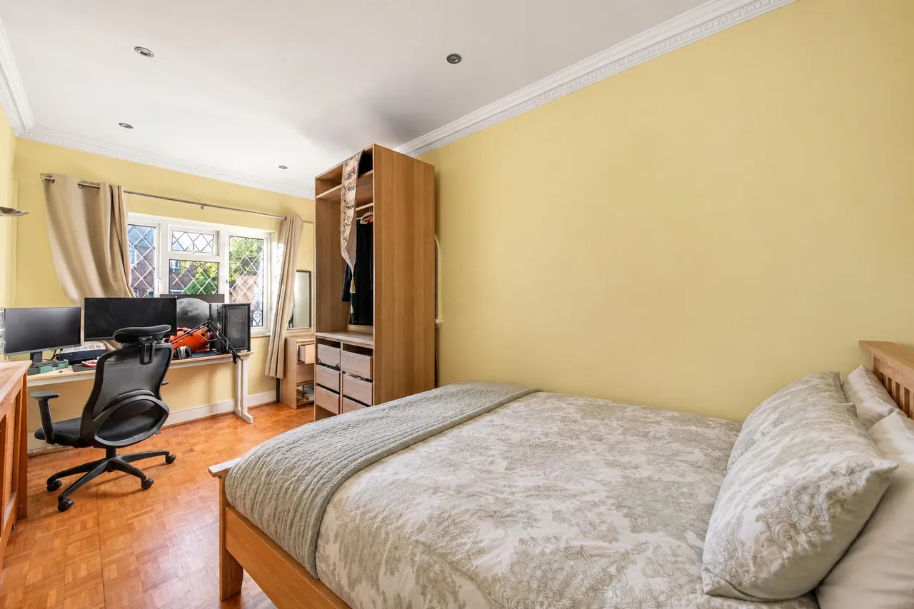 Belmont Close, Uxbridge, photo 9