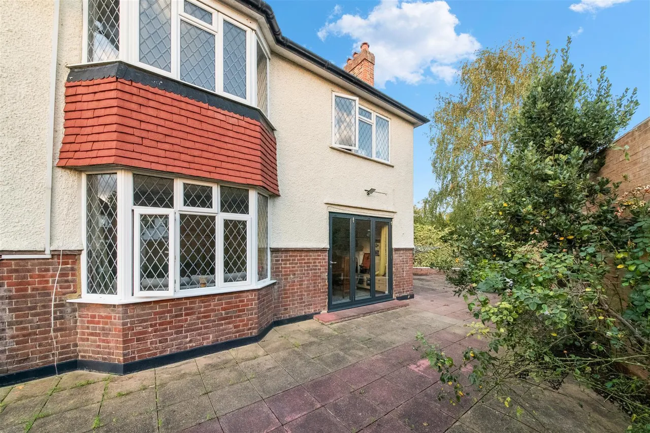 Belmont Close, Uxbridge, photo 15