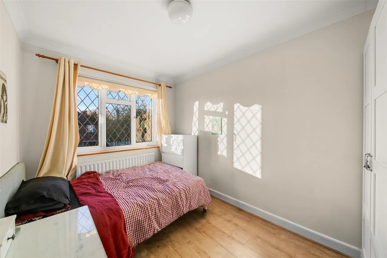 Belmont Close, Uxbridge, photo 13