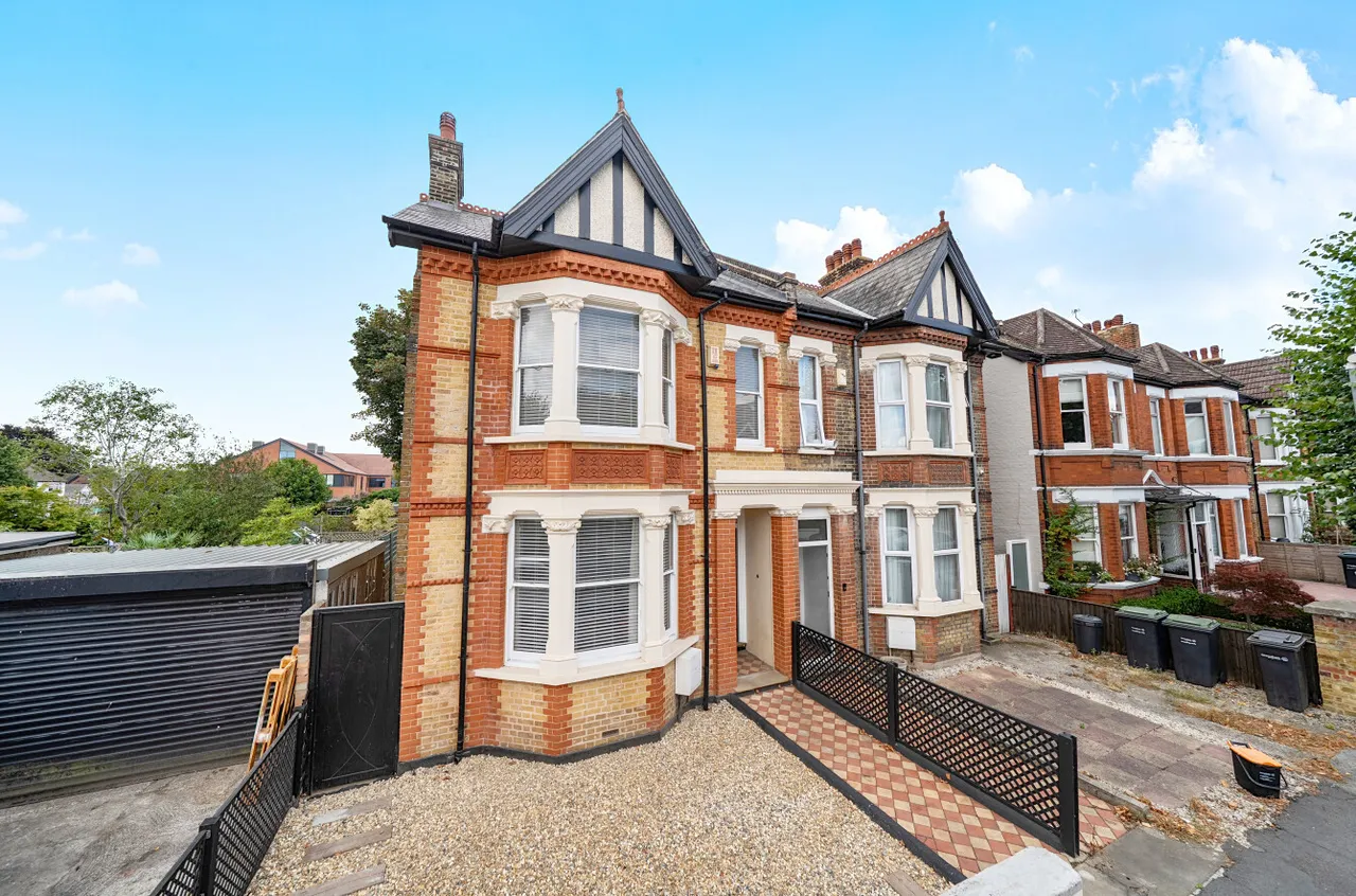 4 bed house for sale, Lennox Road East, Gravesend, DA11