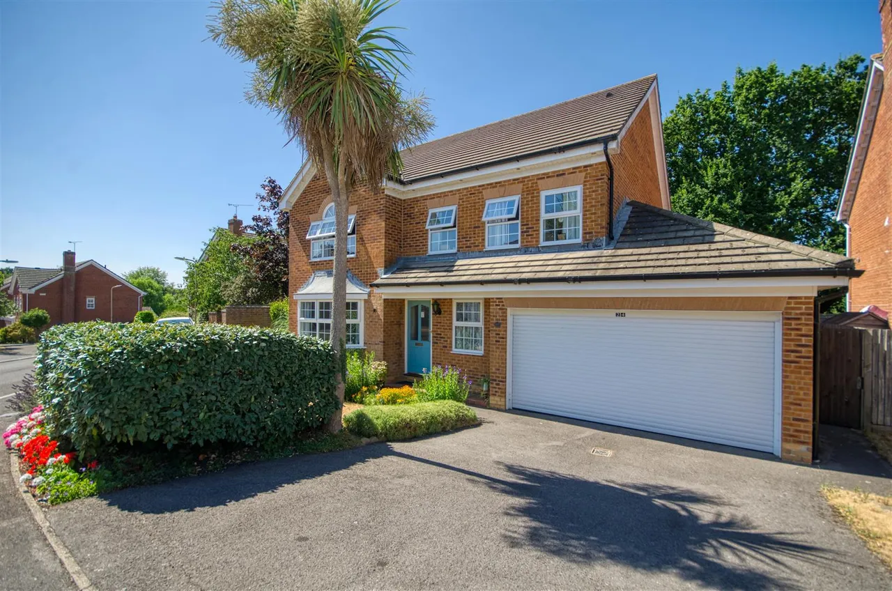 5 bed house for sale — Lime Gardens, West End, Southampton, SO30 3RG