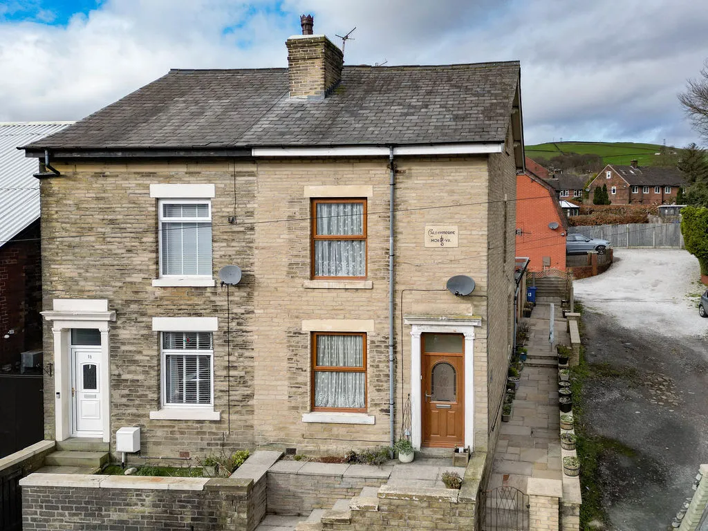 3 bed house for sale — Calderbrook Road Littleborough, Rochdale OL15 9HL