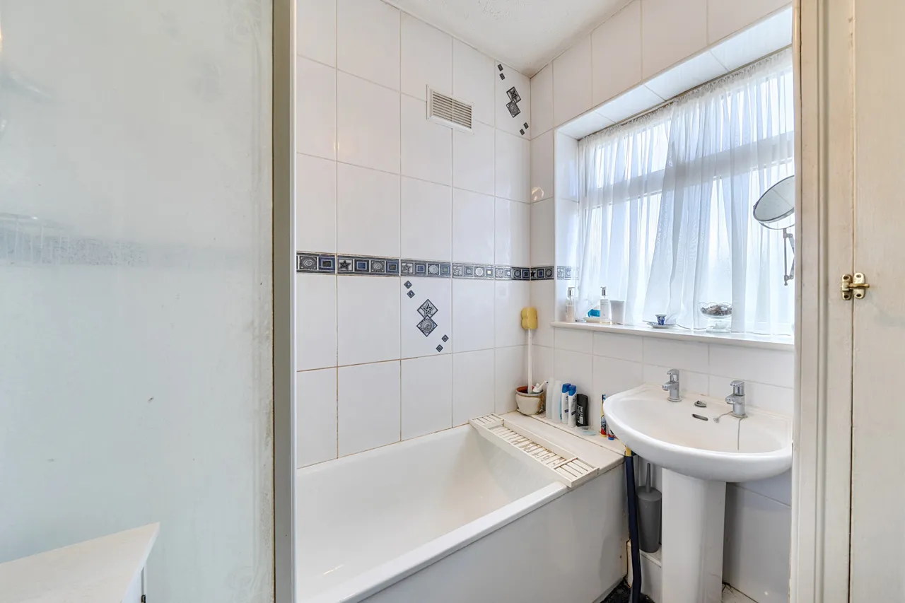 Carr Road, Northolt, UB5, photo 7