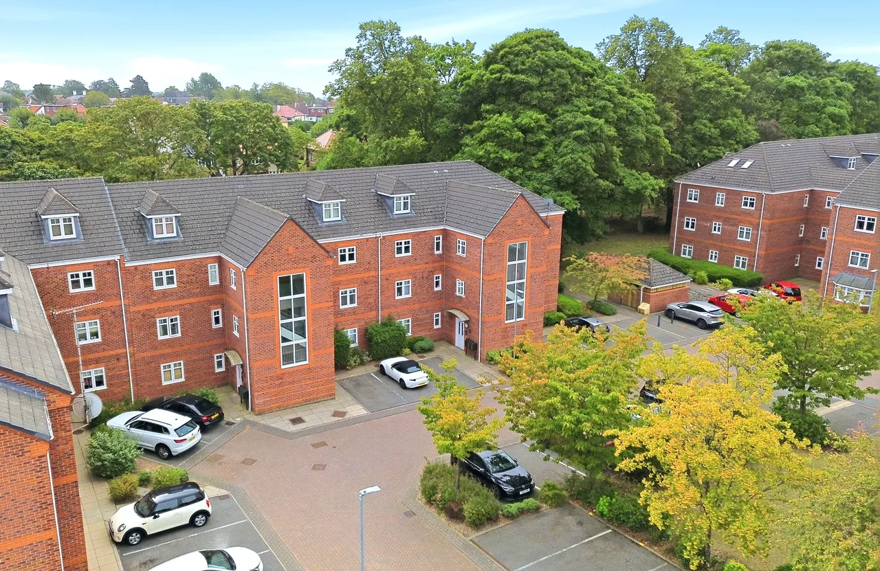 2 bed house for sale, Brackenhurst Drive, Moortown, LS17