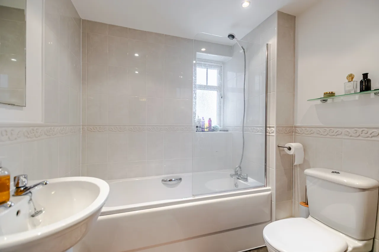 Brackenhurst Drive, Moortown, LS17, photo 14