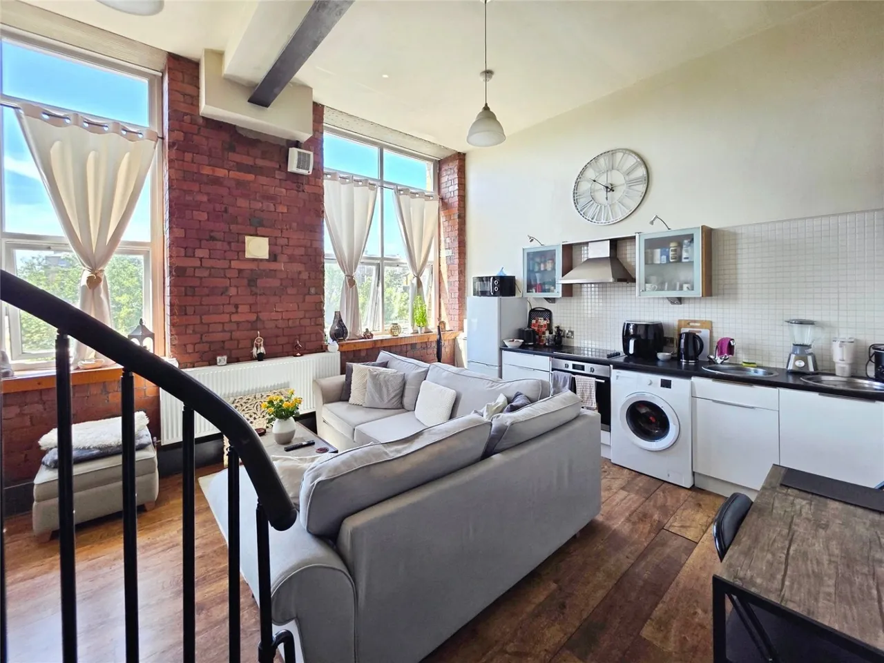 Bradford Road, Dewsbury, WF13, photo 8