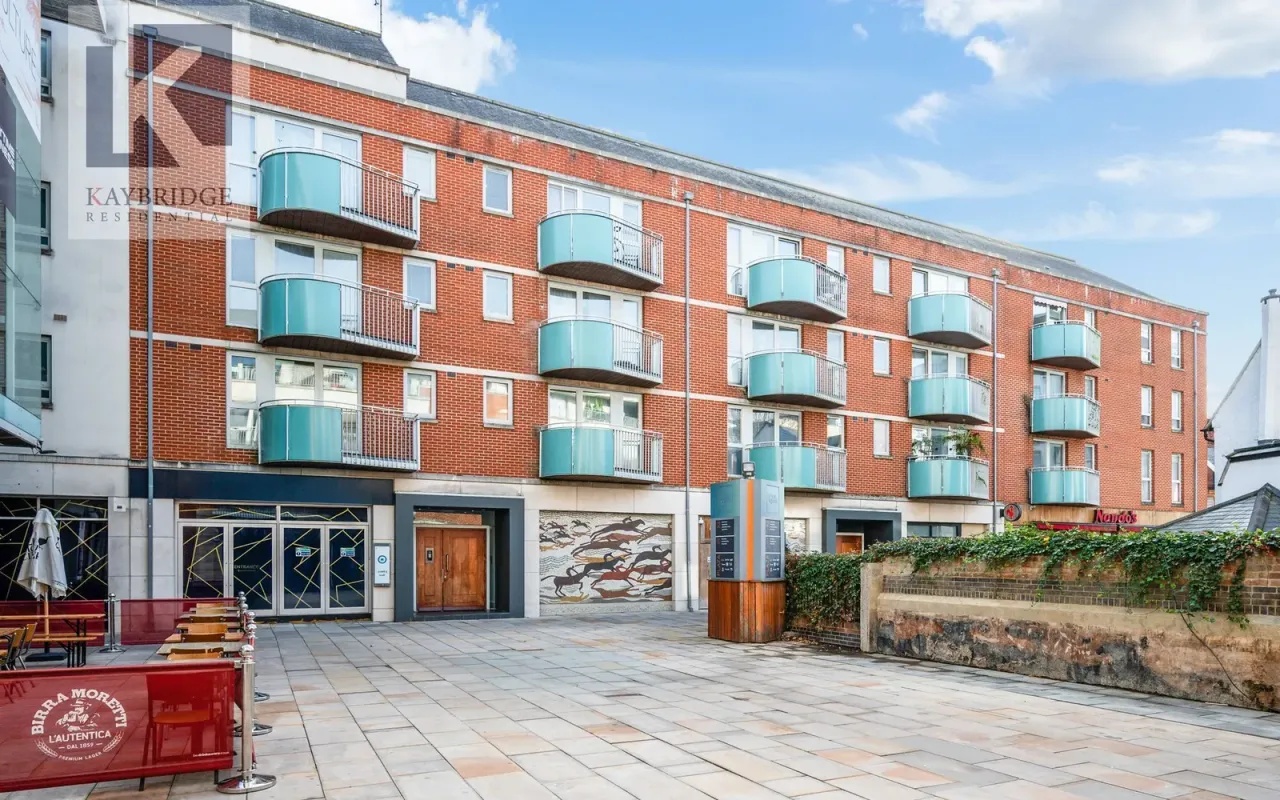 2 bed flat for sale — The Oaks Square, Epsom, KT19