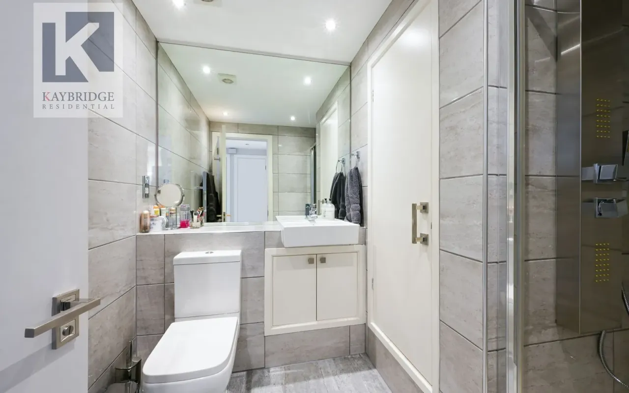 The Oaks Square, Epsom, KT19, photo 7