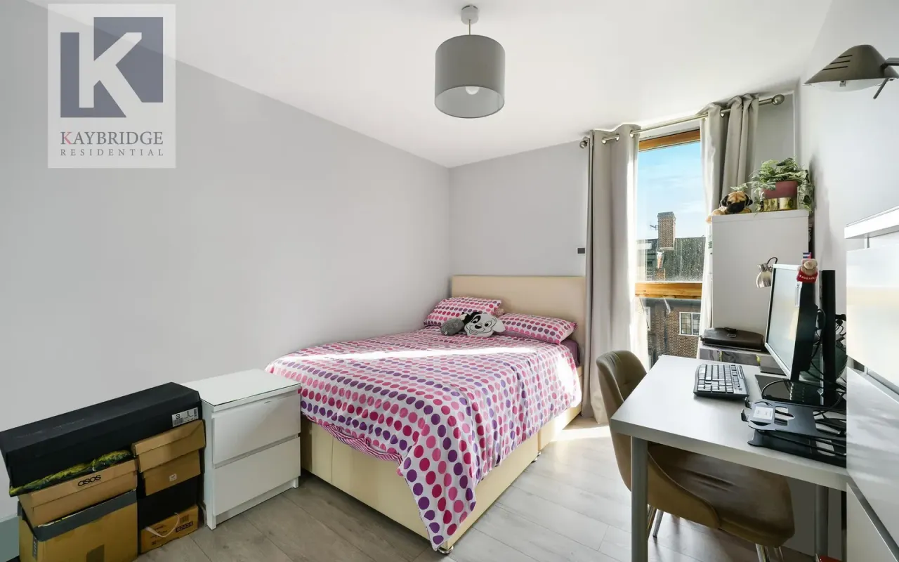 The Oaks Square, Epsom, KT19, photo 8
