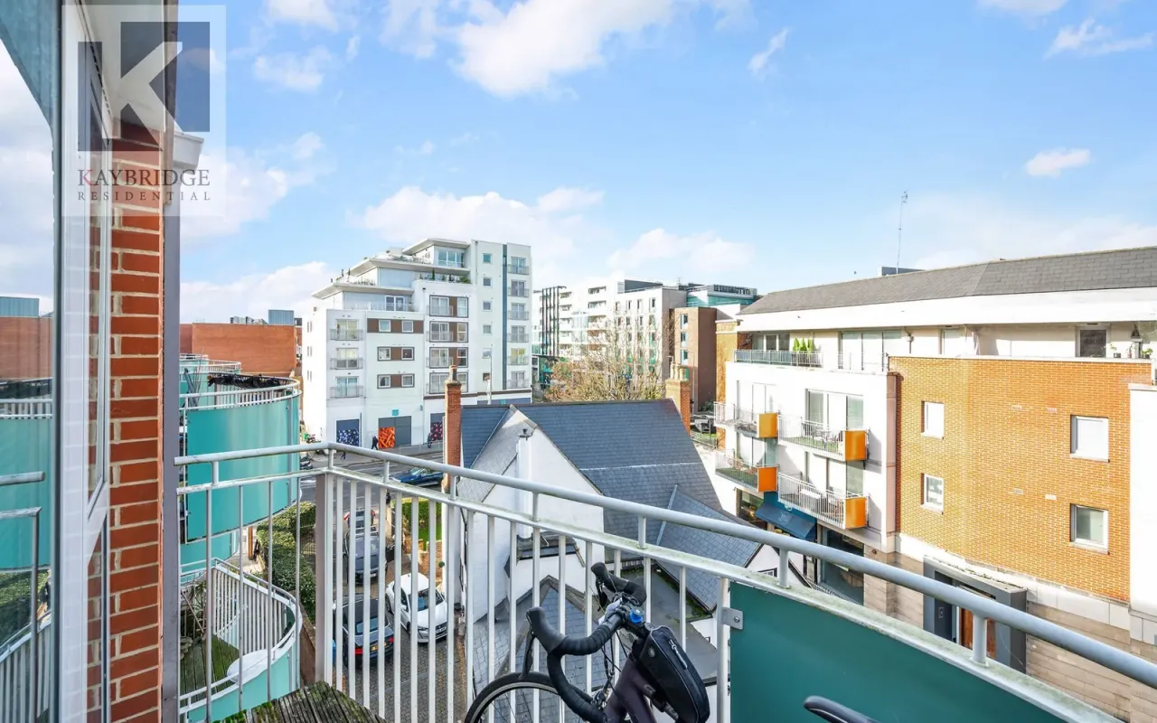 The Oaks Square, Epsom, KT19, photo 5