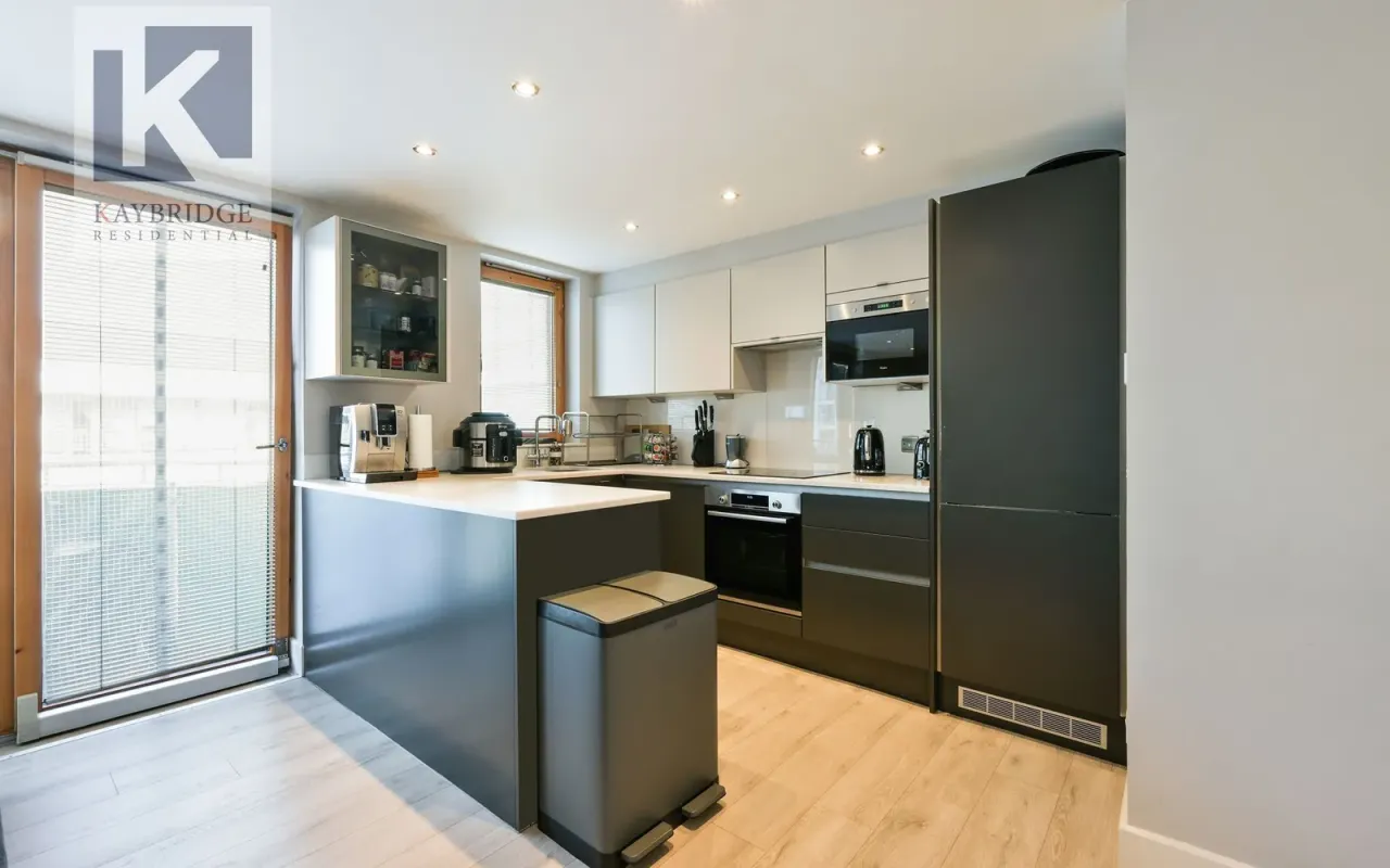 The Oaks Square, Epsom, KT19, photo 4