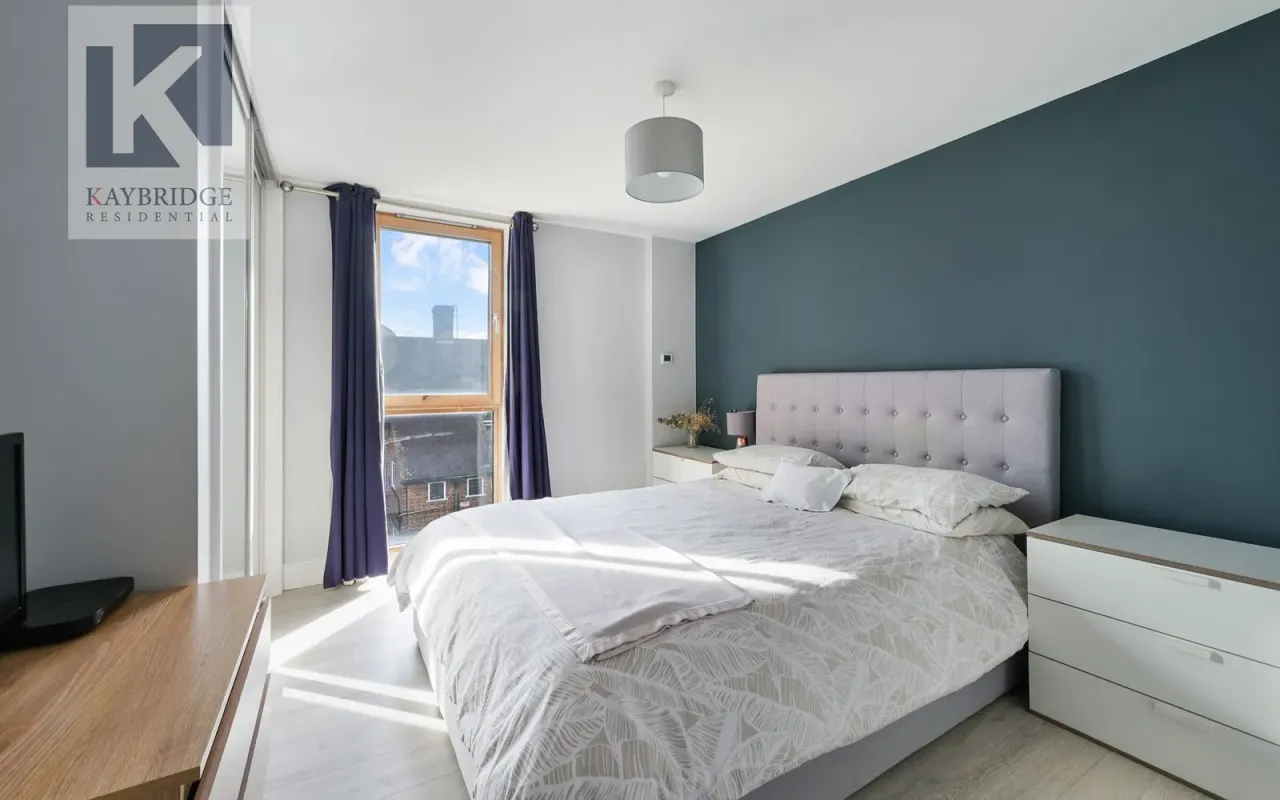 The Oaks Square, Epsom, KT19, photo 6