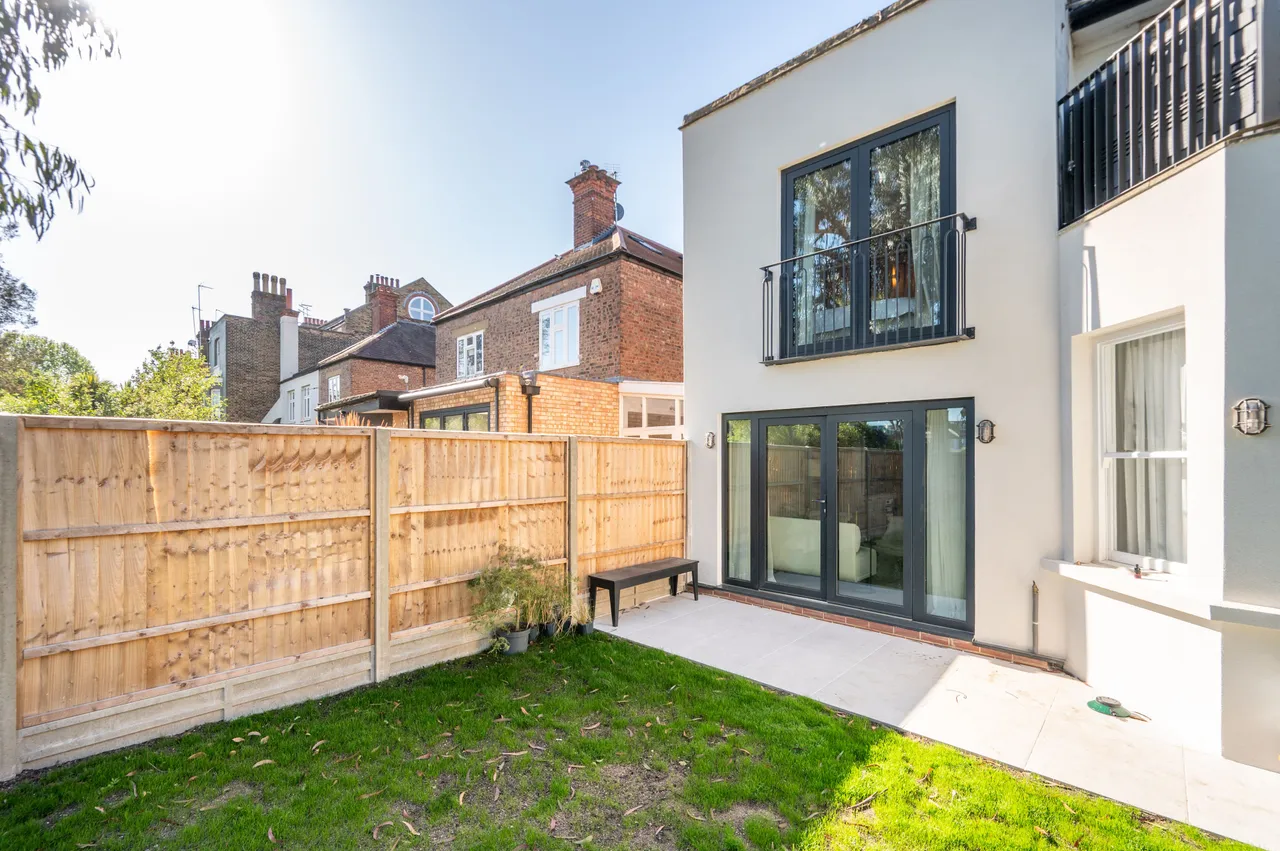 The Cottage, 72 St Quintin Avenue, London, photo 11