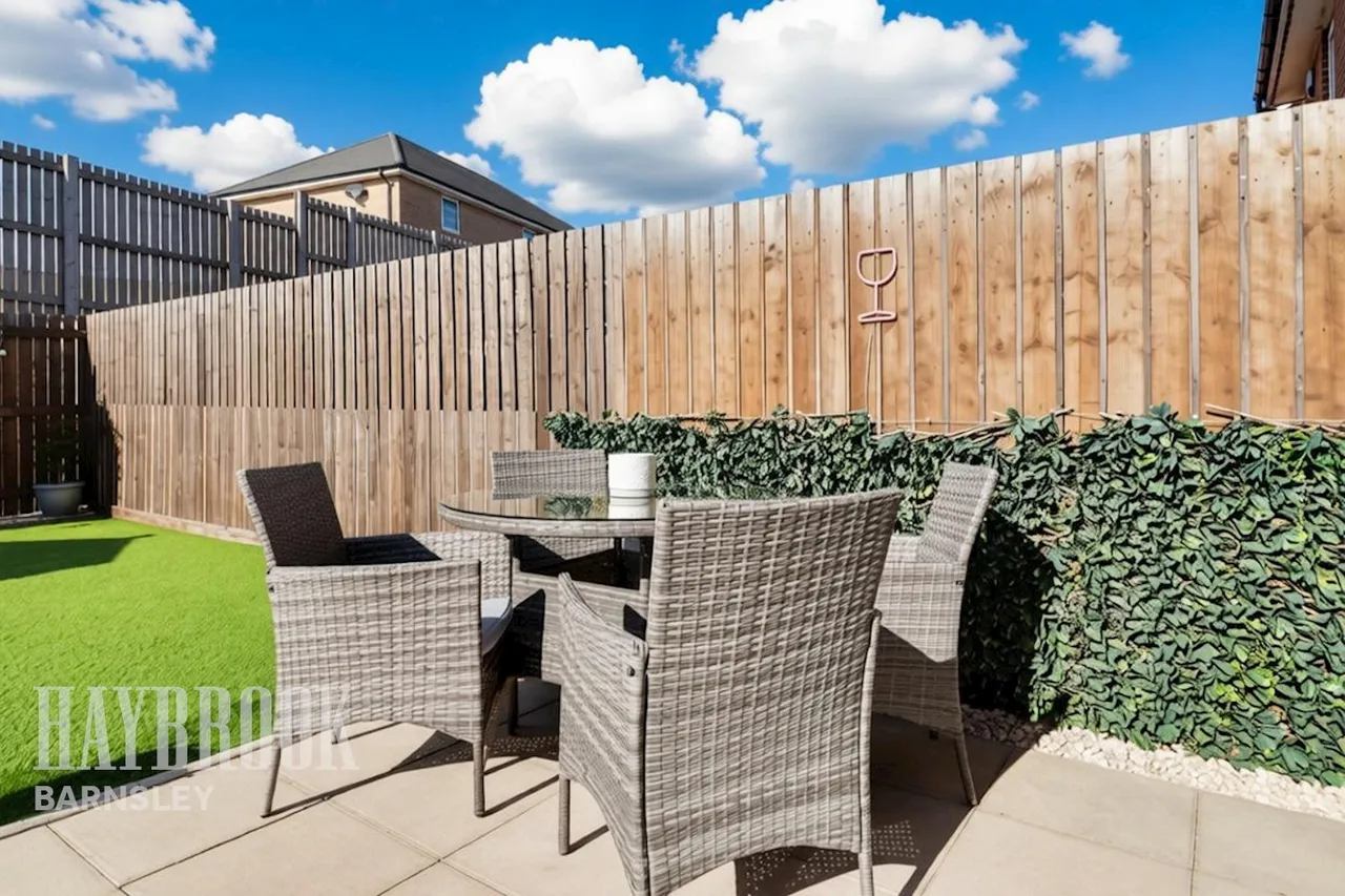 Carrs Avenue, Cudworth, photo 12