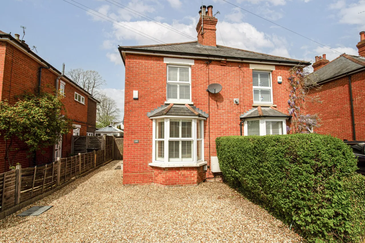 3 bed house for sale — Connaught Road, Fleet, GU51 3QX