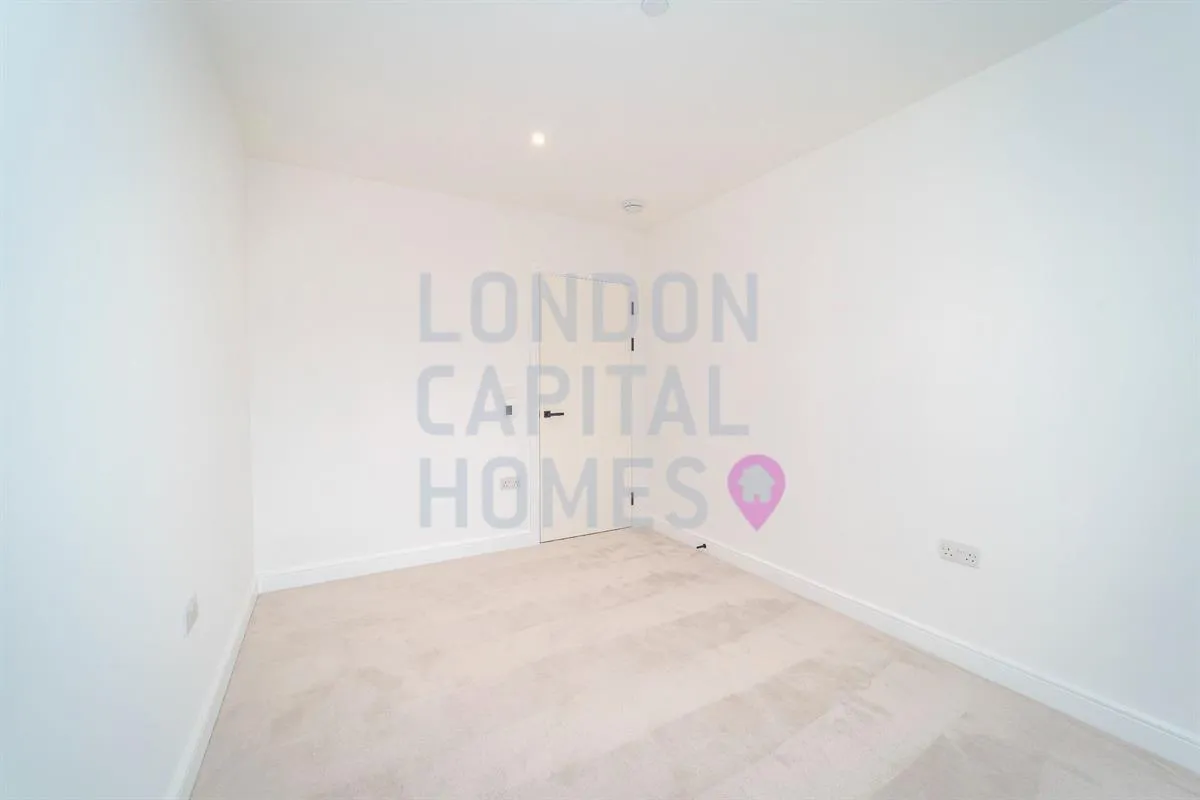 Beresford Avenue, London, photo 3
