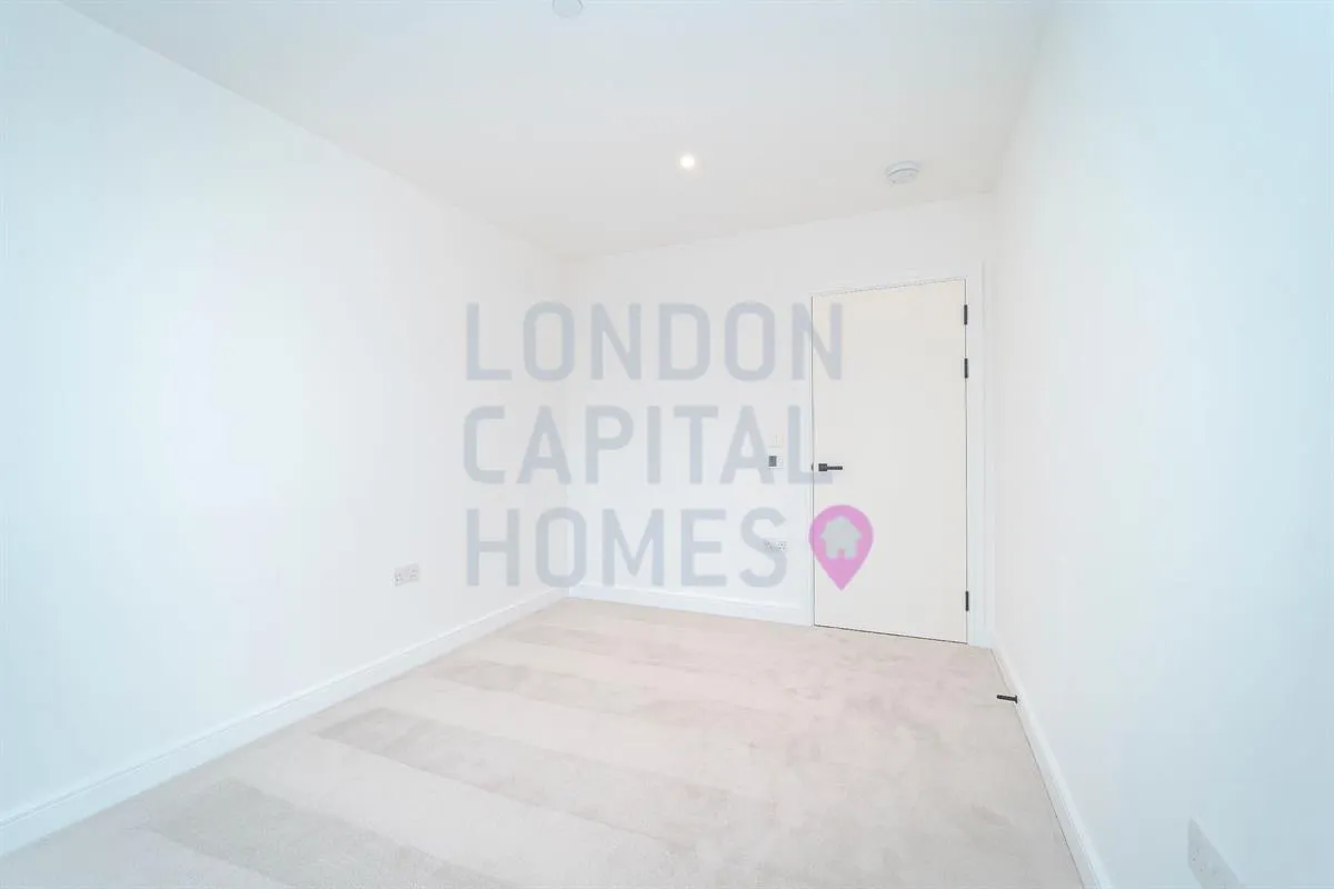 Beresford Avenue, London, photo 9