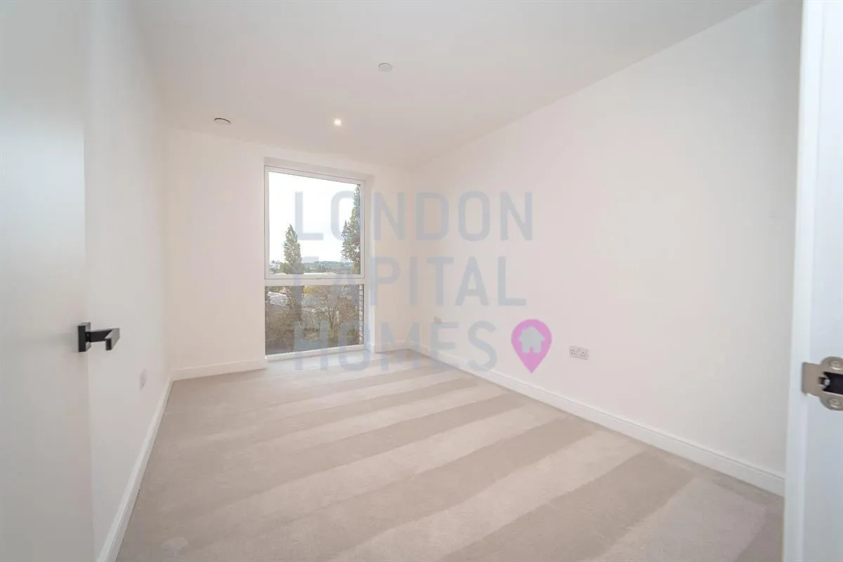 Beresford Avenue, London, photo 4