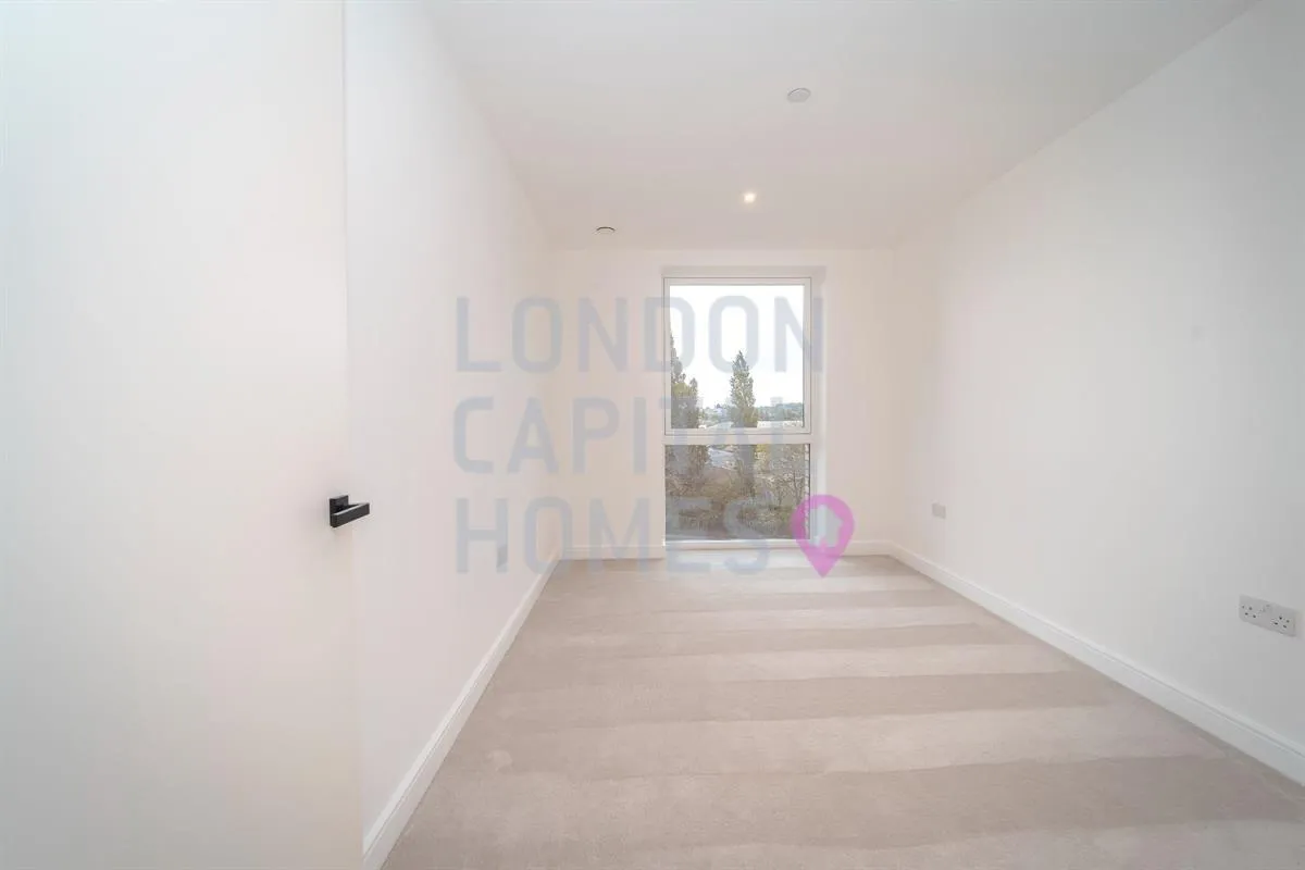 Beresford Avenue, London, photo 6