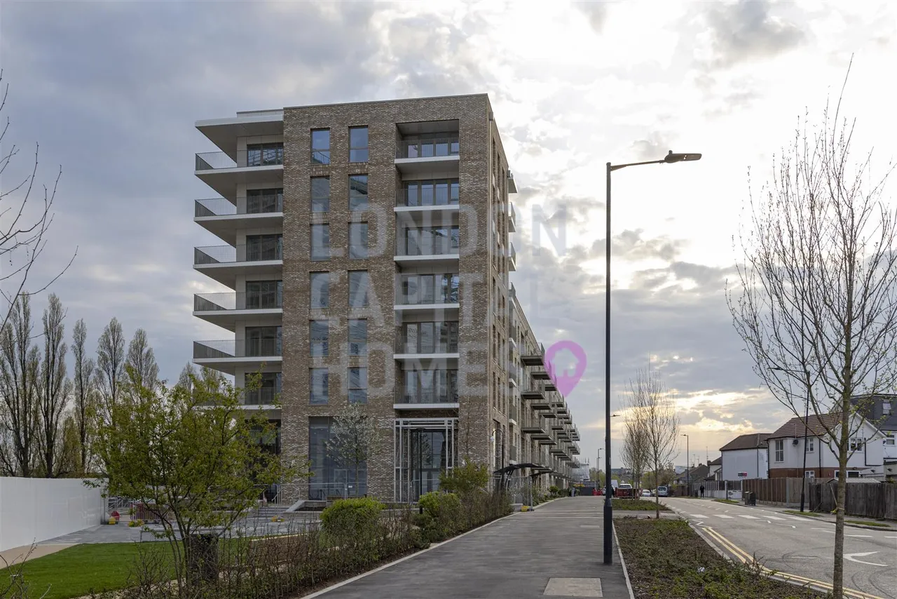 Beresford Avenue, London, photo 15