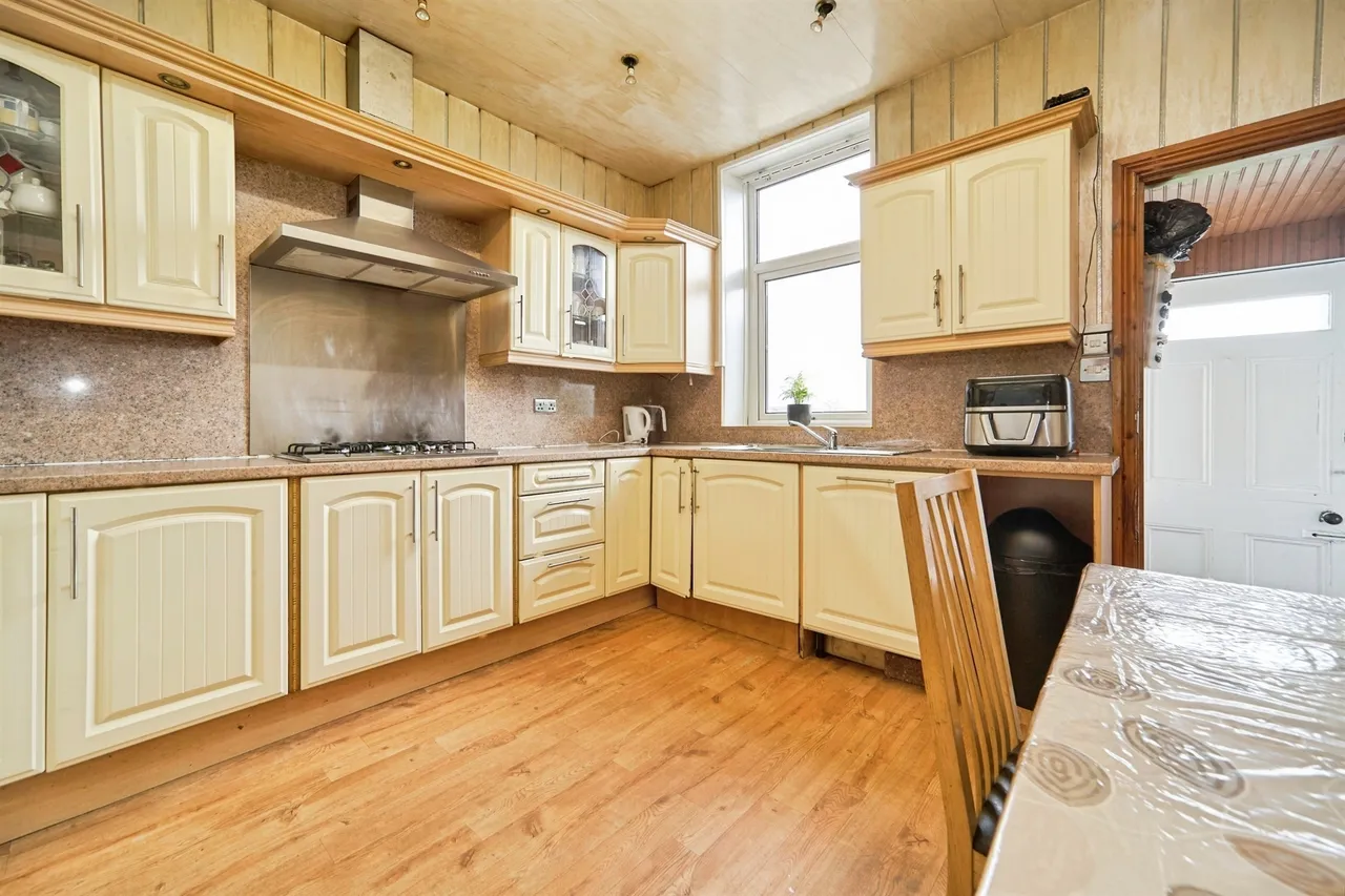 Bradford Road, Shipley, photo 7