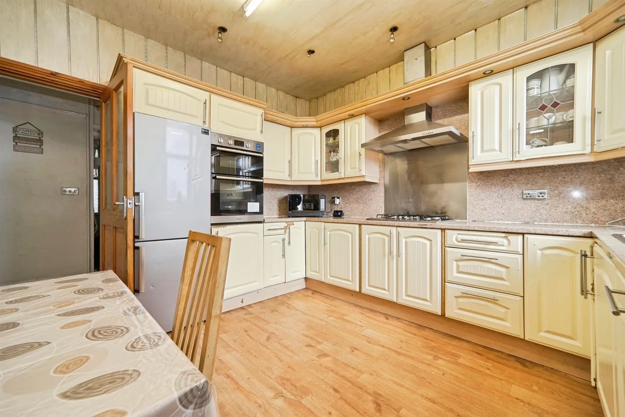 Bradford Road, Shipley, photo 6