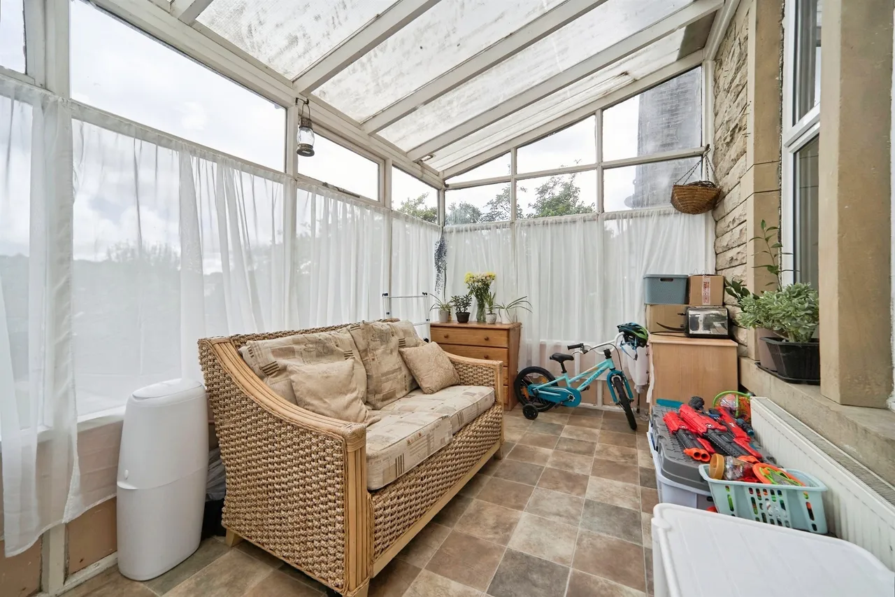 Bradford Road, Shipley, photo 8