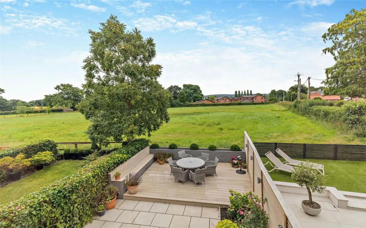 Edge View Crescent, Alderley Edge, photo 2
