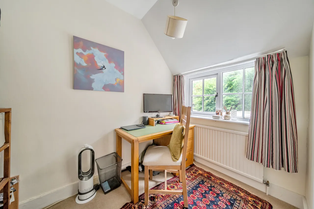 Pathfields, Haslemere, GU27, photo 9
