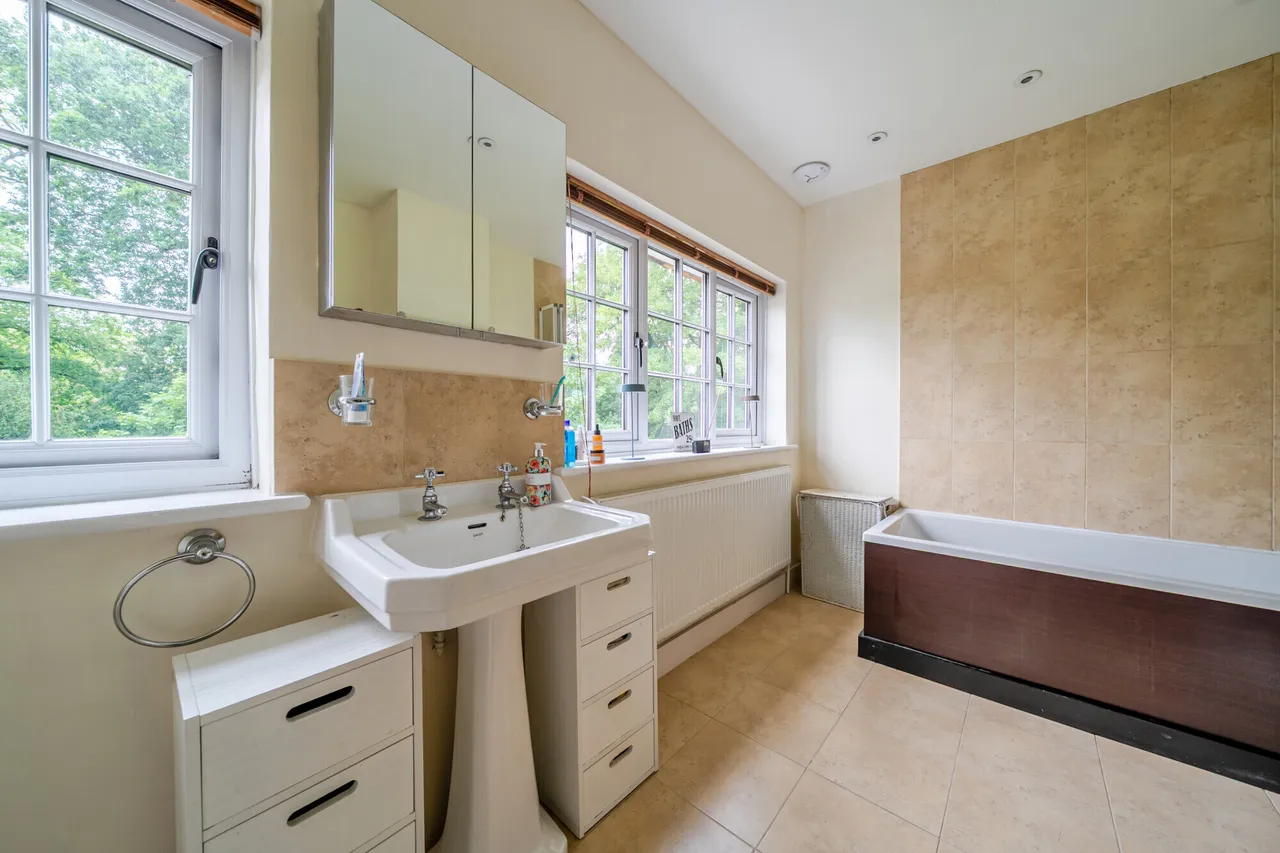 Pathfields, Haslemere, GU27, photo 10
