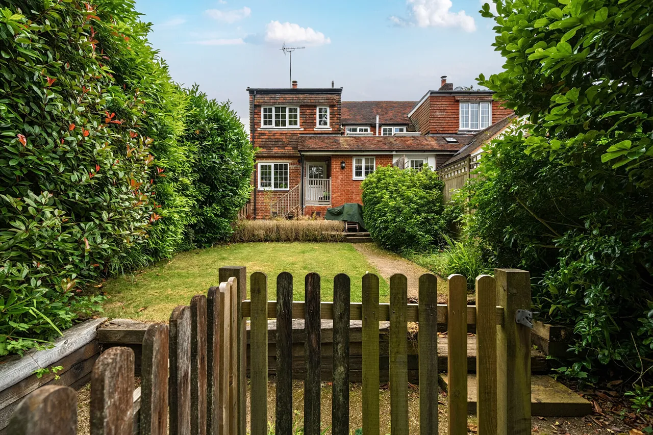 Pathfields, Haslemere, GU27, photo 11