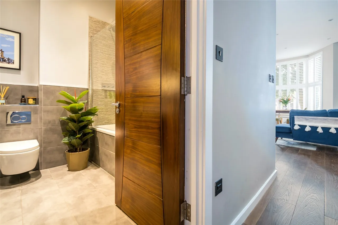 Lordship Lane, SE22, photo 12