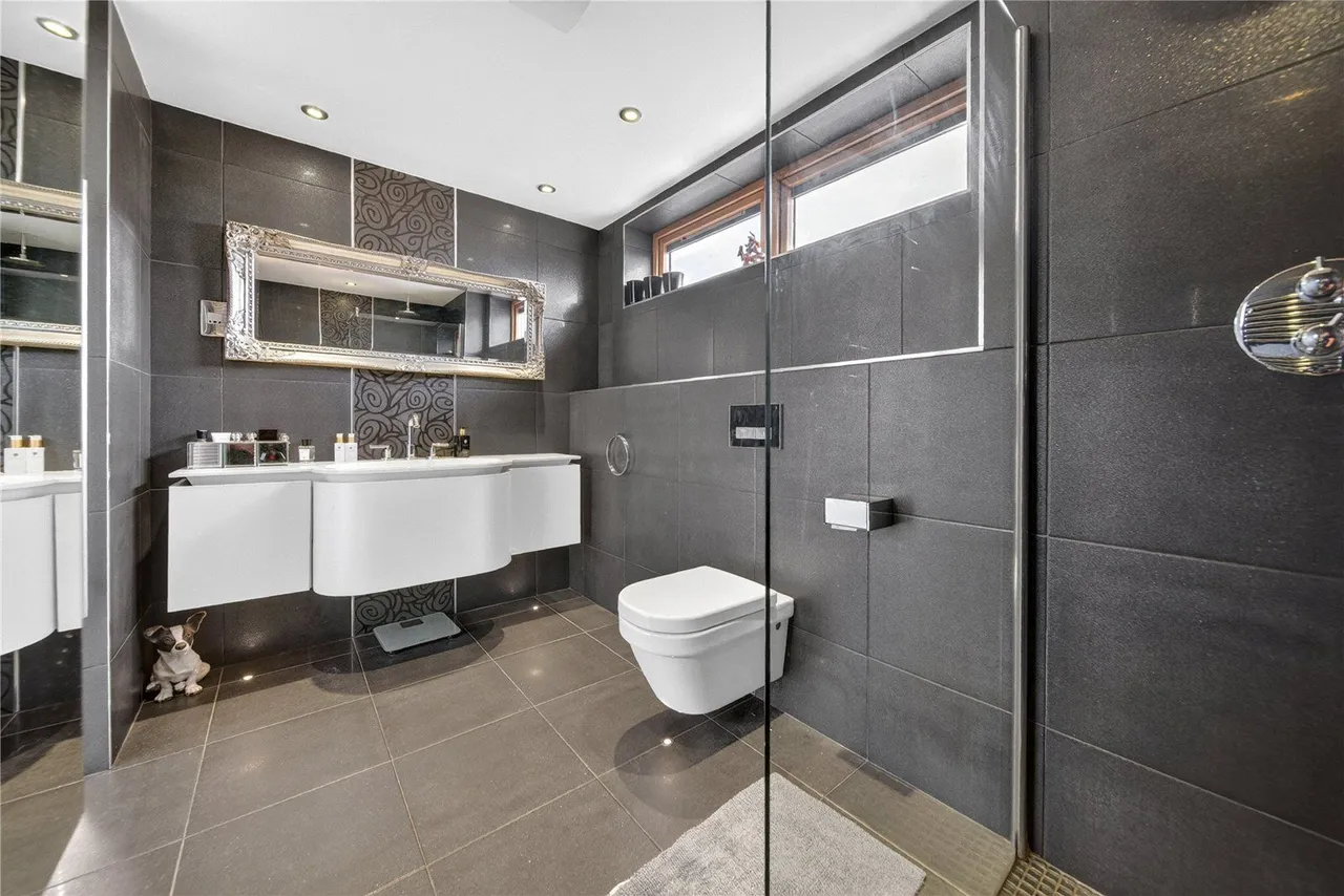 Bowman Lane, Leeds, LS10, photo 8