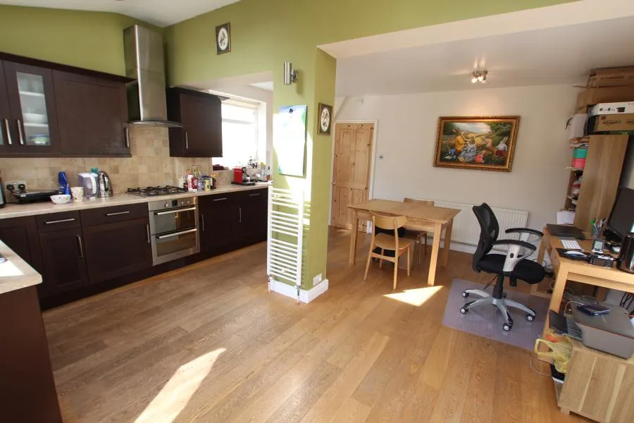 Meadway Drive, Horsell, GU21, photo 2