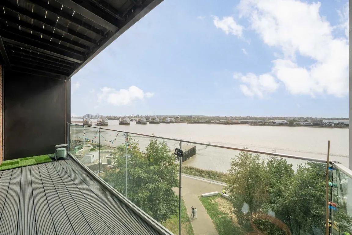 Starboard Way, Silvertown, photo 2