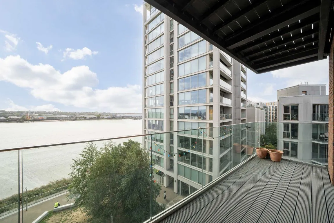 2 bed flat for sale, Starboard Way, Silvertown