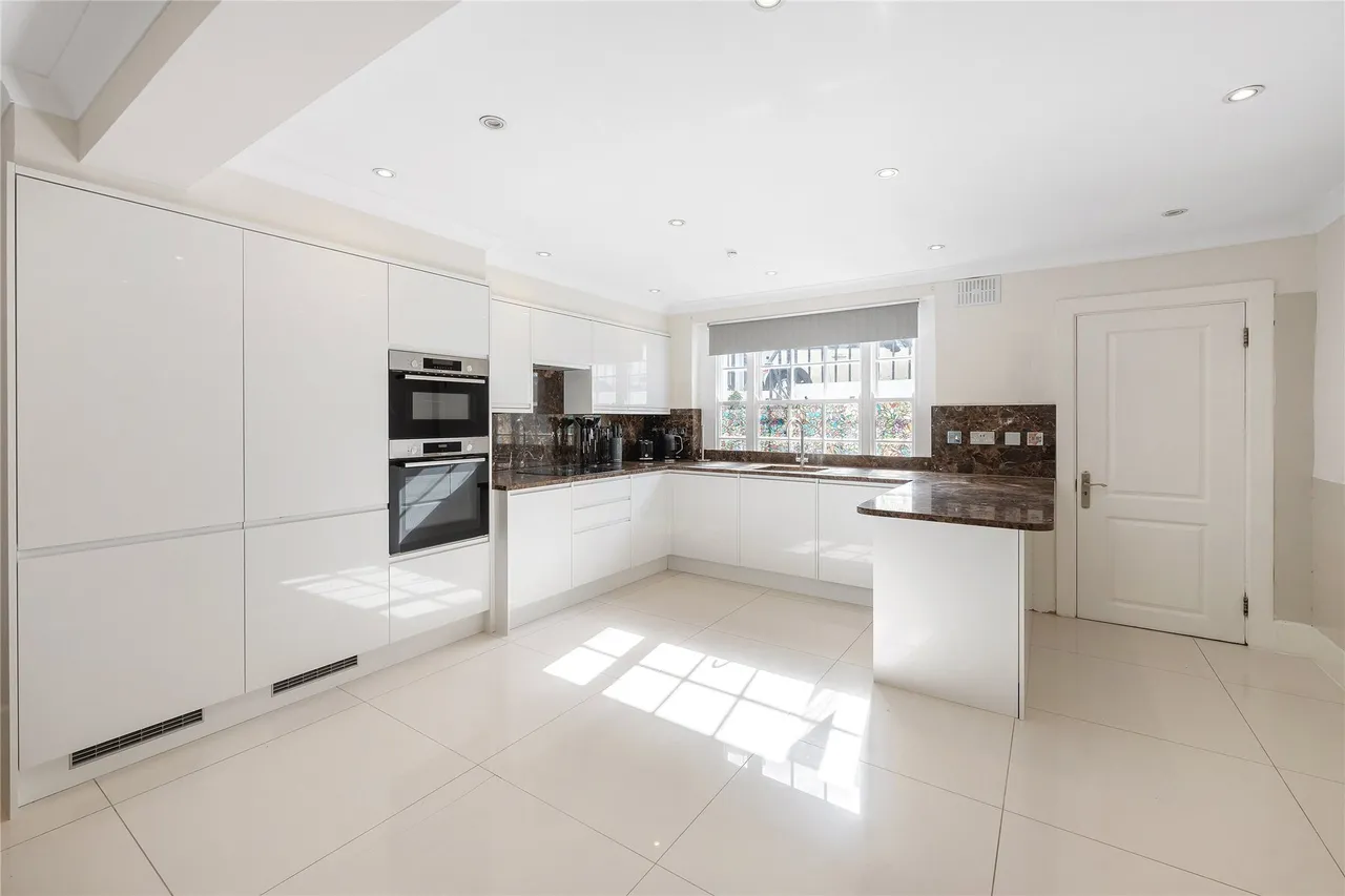Abingdon Villas, London, W8, photo 2