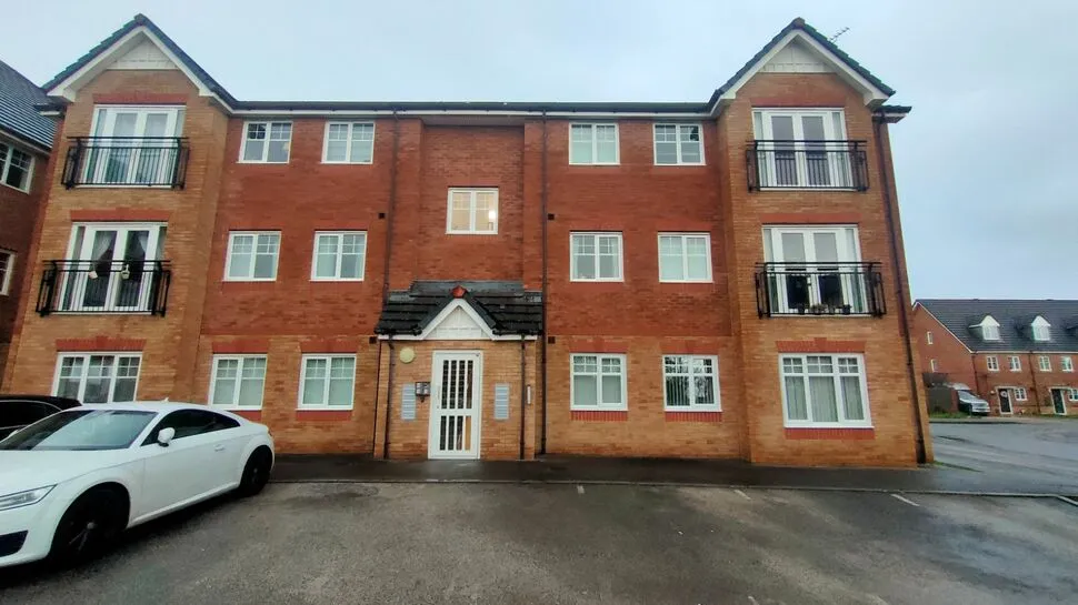 2 bed flat for sale, Ingot Close, Brymbo, LL11