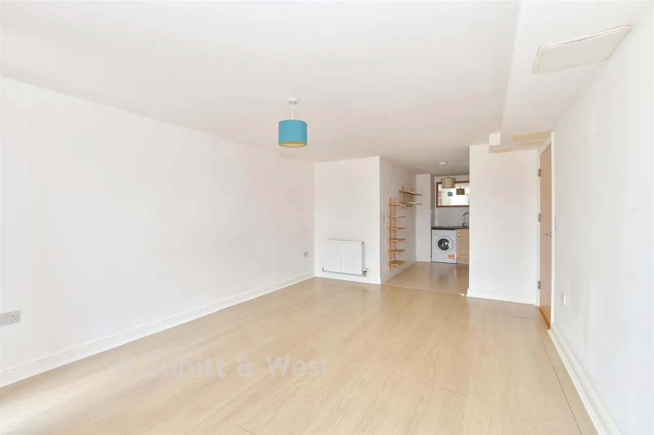 Commonwealth Drive, Three Bridges, RH10, photo 6
