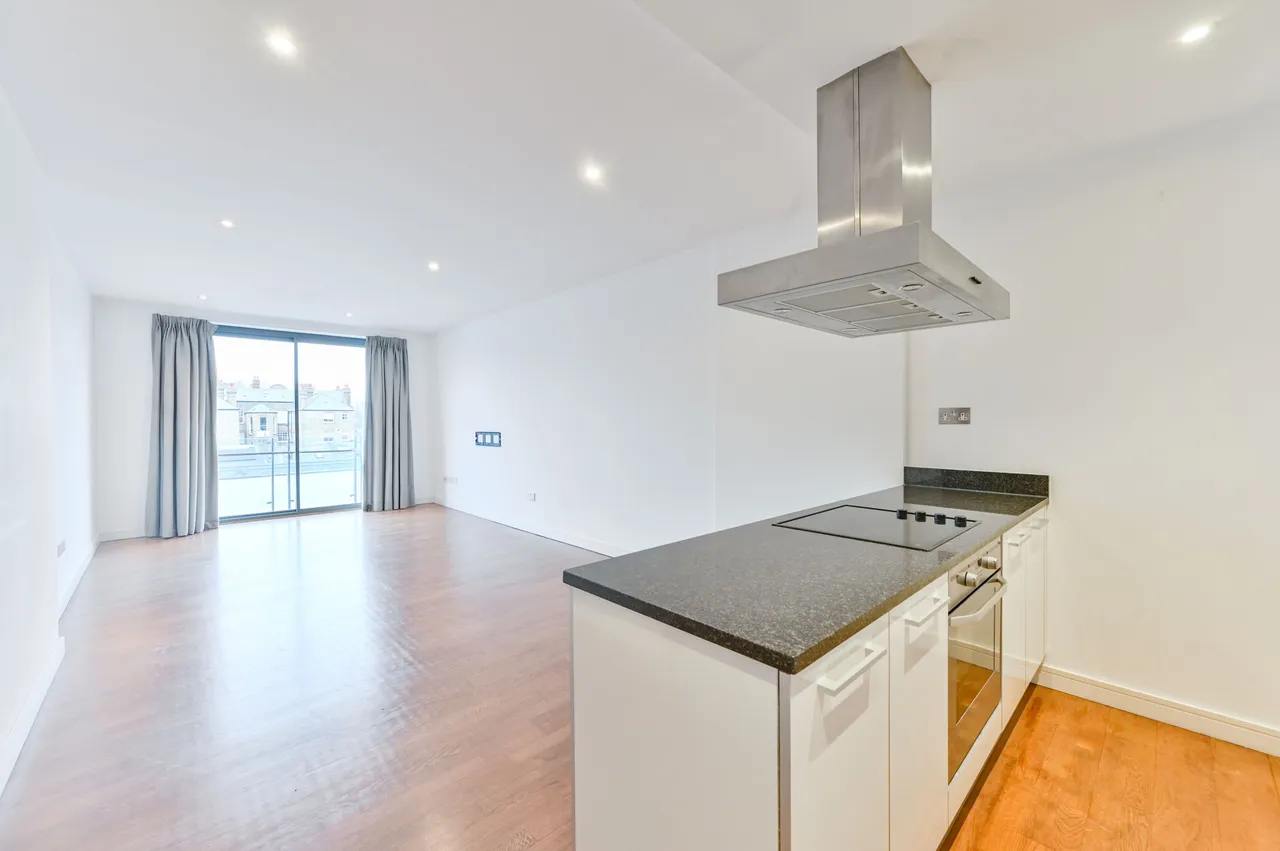 43 Yvon House, Alexandra Avenue, London, photo 3