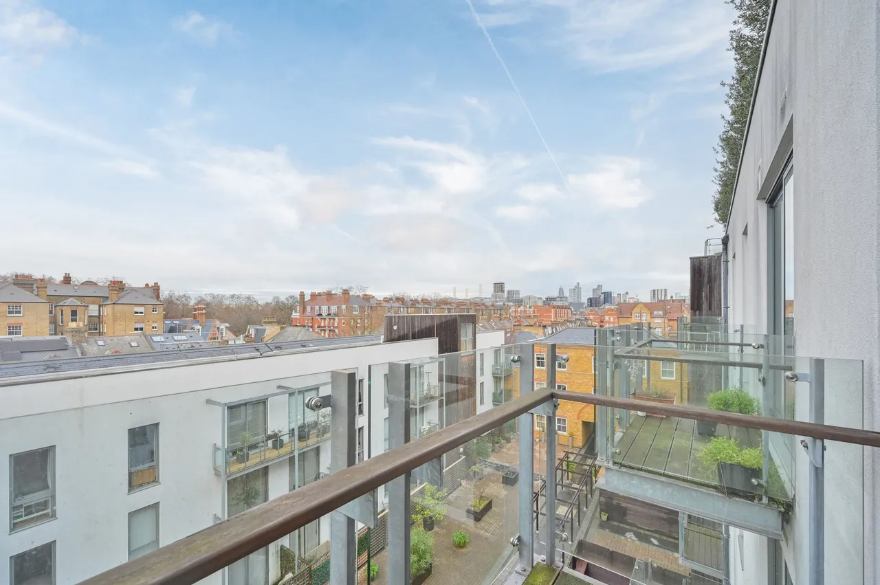 43 Yvon House, Alexandra Avenue, London, photo 5