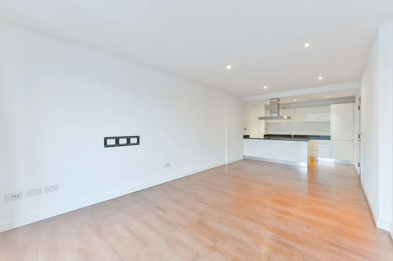 43 Yvon House, Alexandra Avenue, London, photo 4