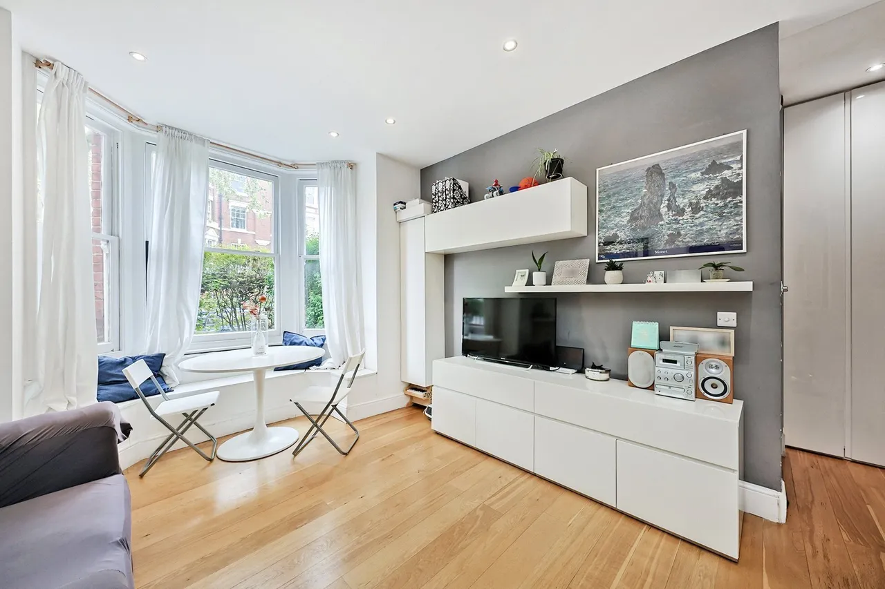 2 bed flat to rent, Prince of Wales Drive, Battersea, SW11