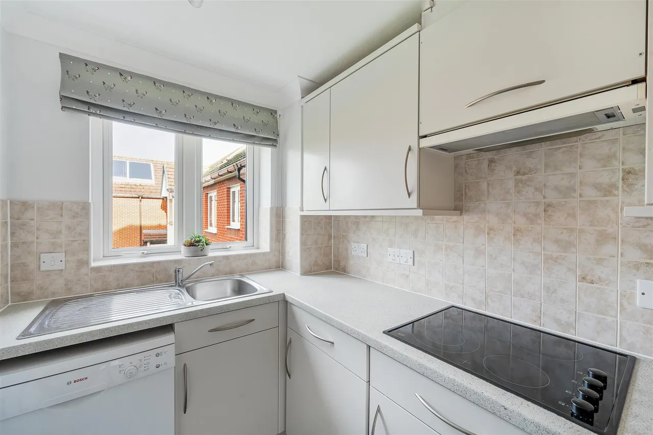 Limpsfield Road, Warlingham, CR6, photo 5