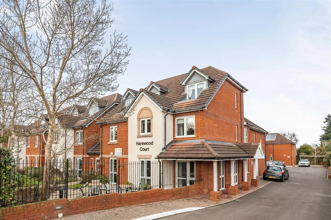 1 bed flat for sale, Limpsfield Road, Warlingham, CR6