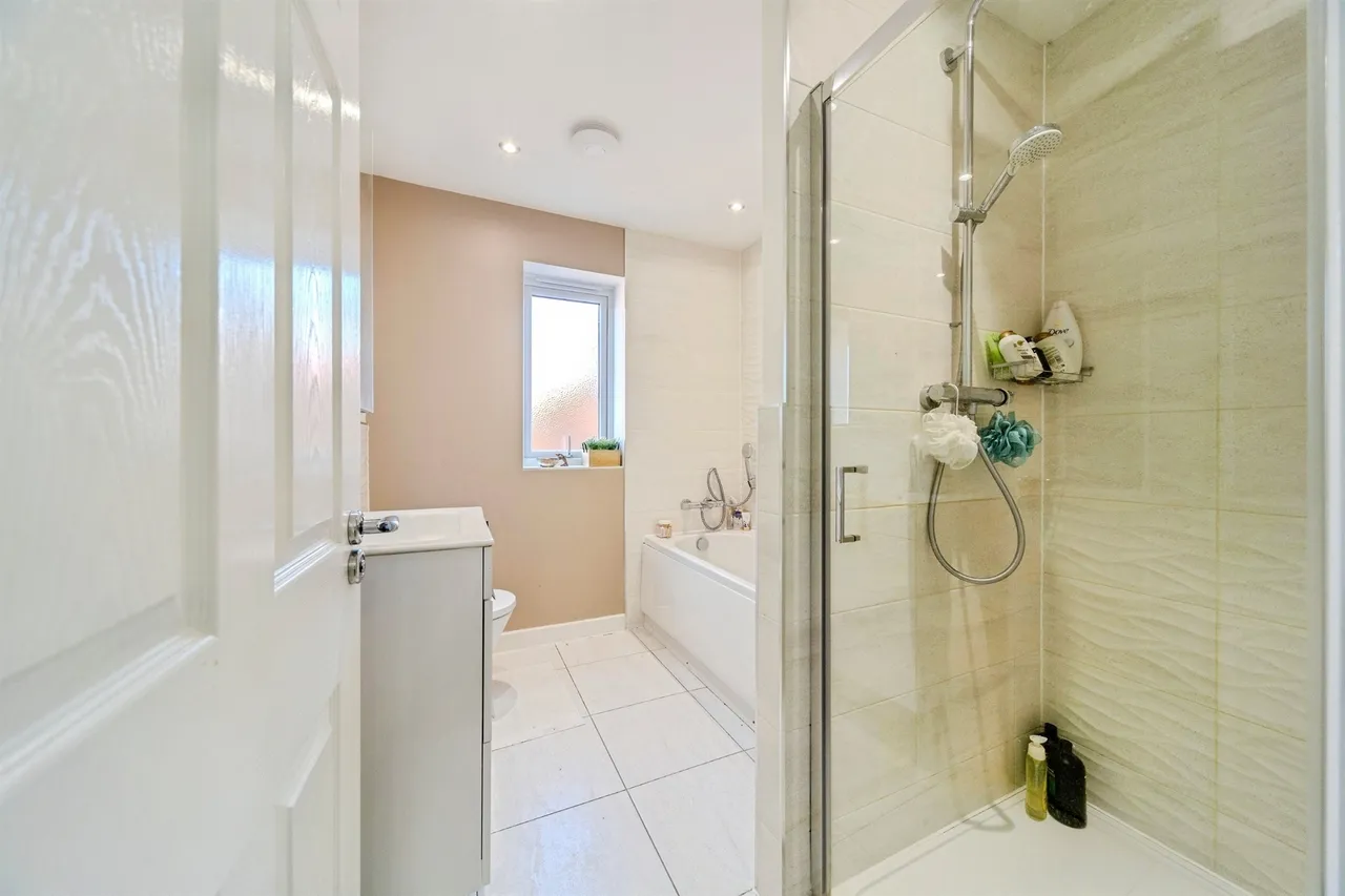 Knibb Drive, Hanslope, MK19, photo 13