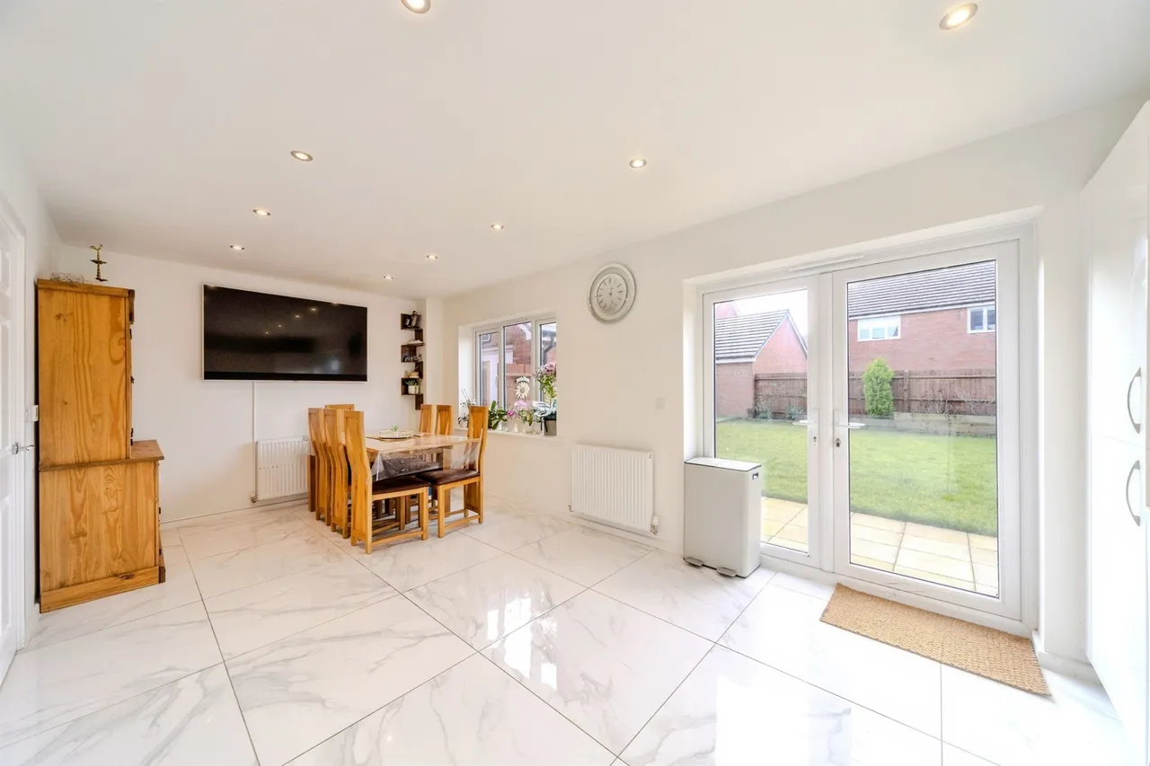 Knibb Drive, Hanslope, MK19, photo 3